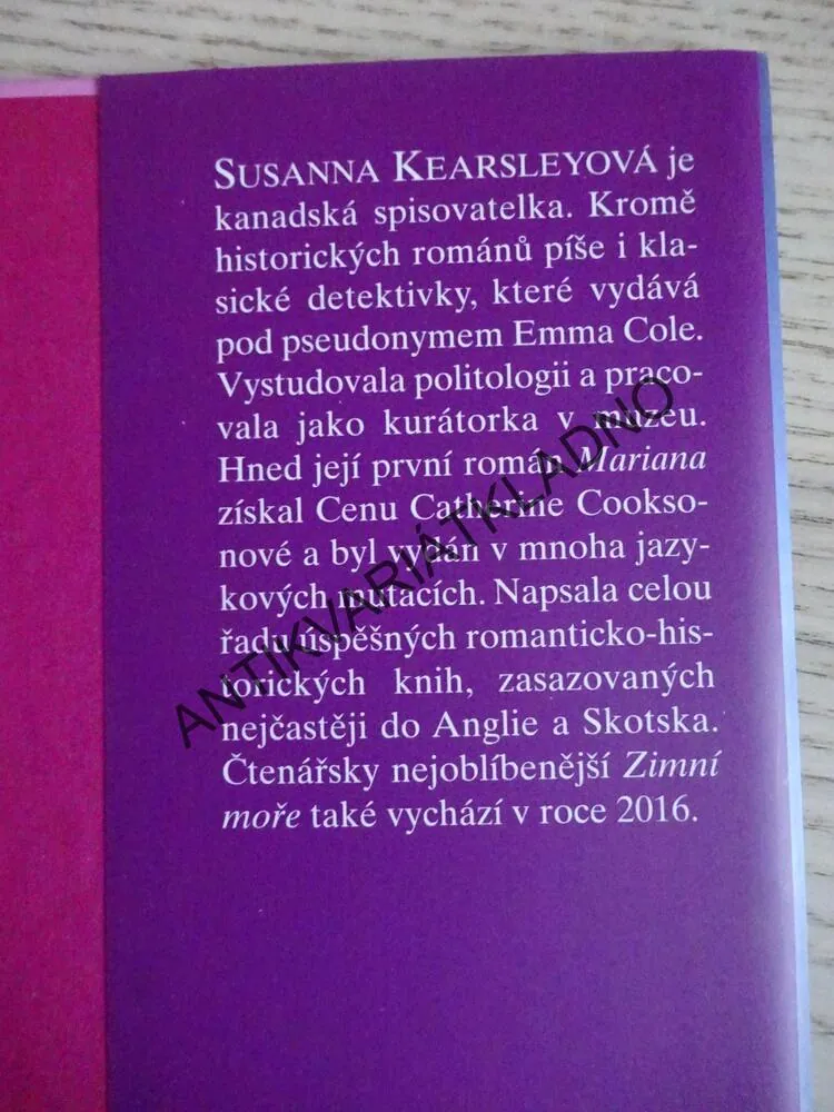 MARIANA, SUSANNA KEARSLEYOVÁ, **an