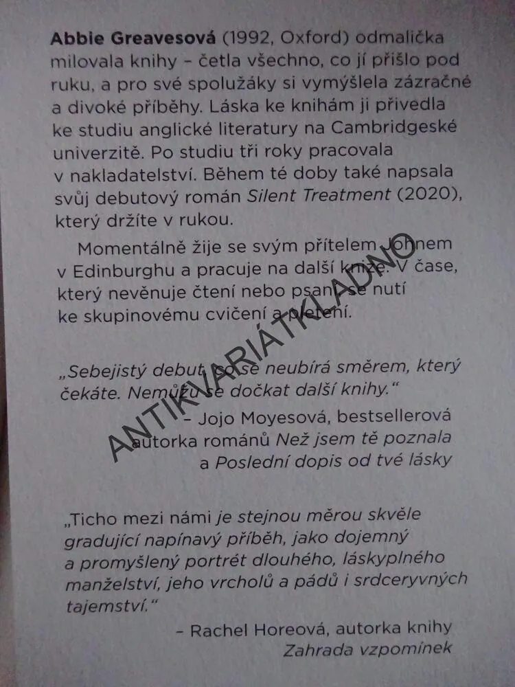 TICHO MEZI NÁMI, ABBIE GREAVESOVÁ, **an