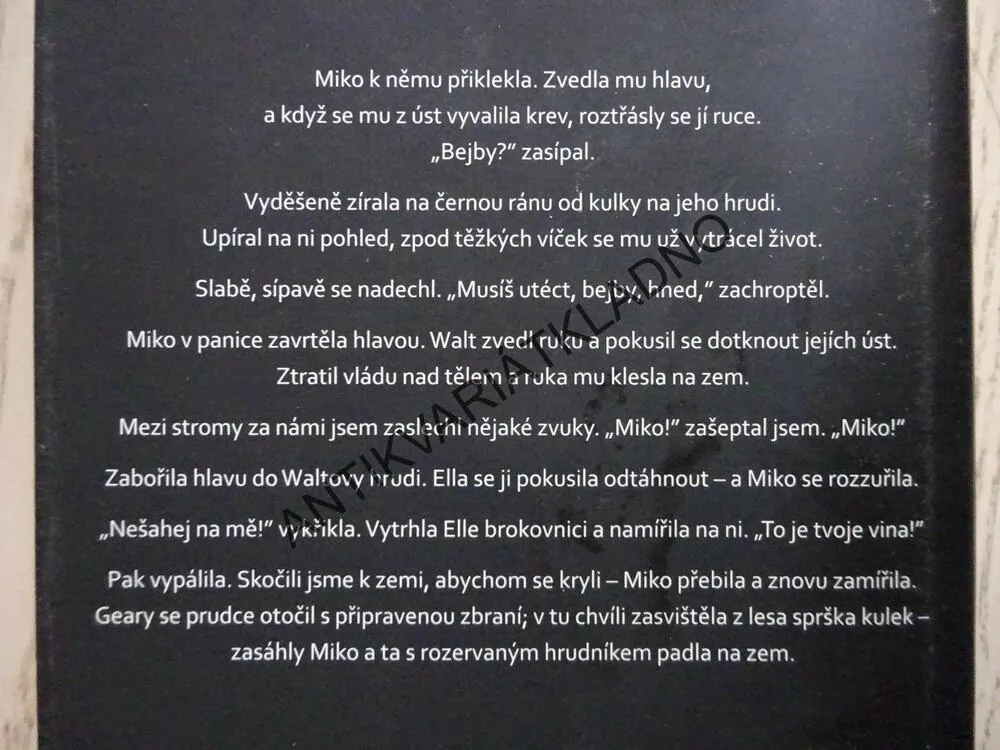 ČERNÁ OVCE, ALEX HYLAND, **an