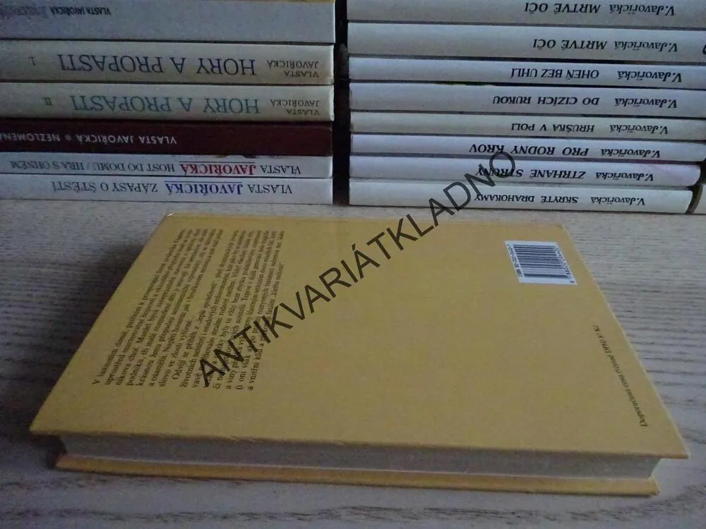 KLETBA MILIÓNŮ, VLASTA JAVOŘICKÁ, **an