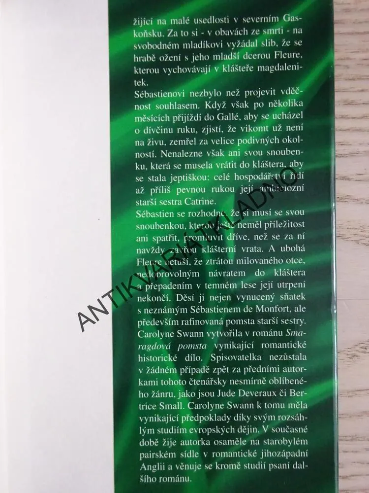 SMARAGDOVÁ TAJEMSTVÍ, CAROLYNE SWANN, **an