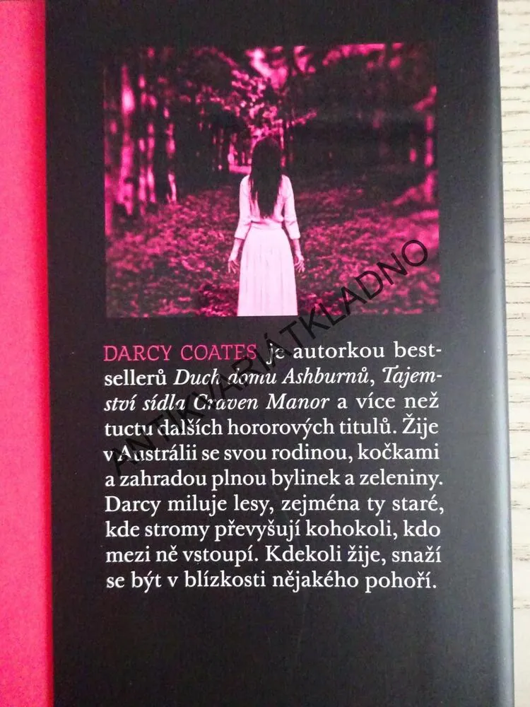 STRAŠENÍ V ROOKWARDU, DARCY COATES, **an