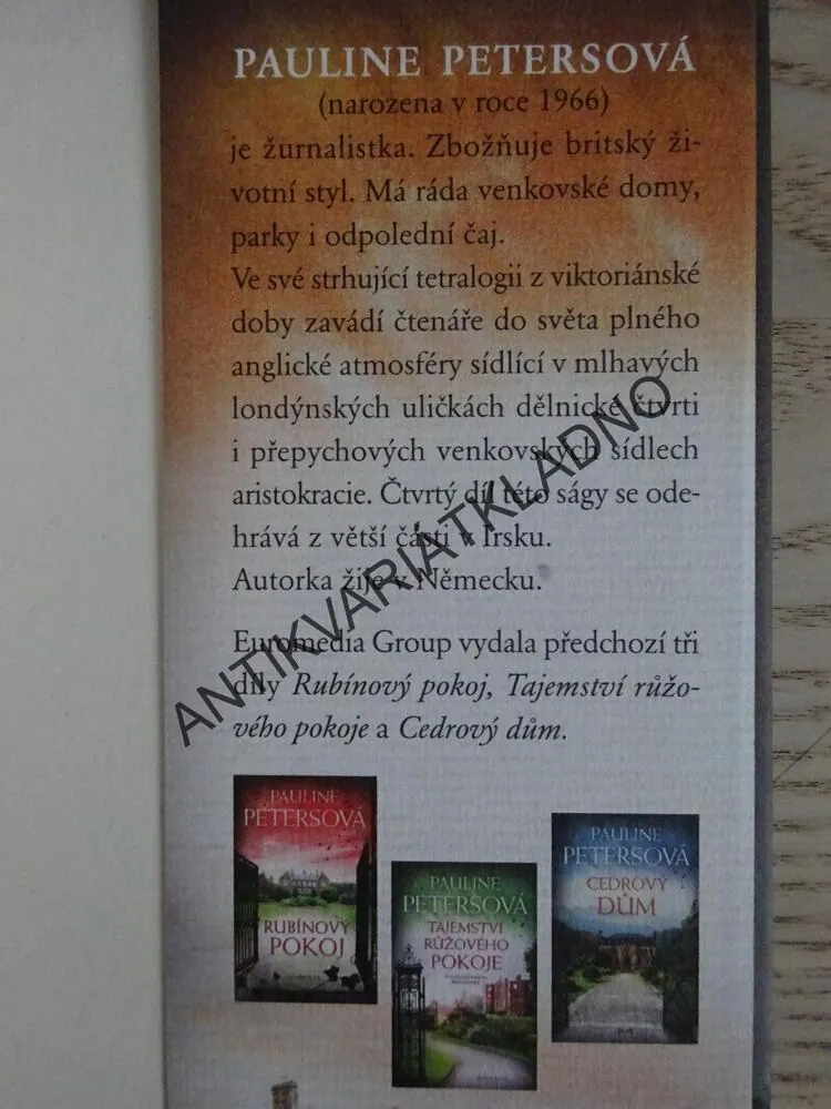 CHÝŠE V MOČÁLE, PAULINE PETERSOVÁ, **an