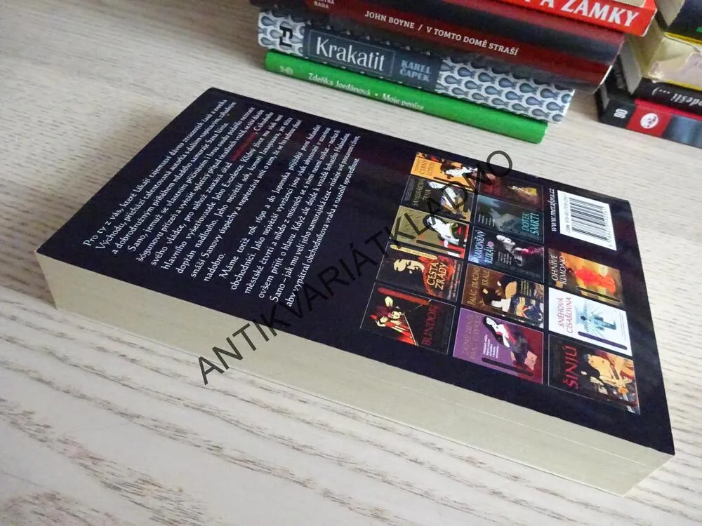 CESTA ZRADY, LAURA JOH ROWLANDOVÁ, **an