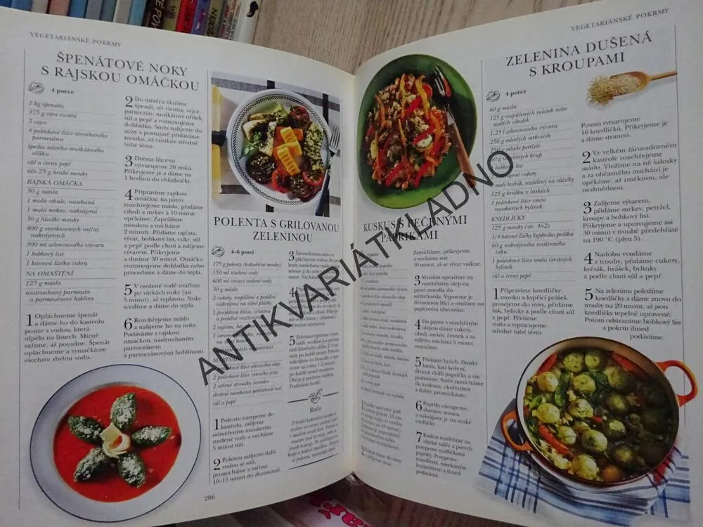 VELKÁ RODINNÁ KUCHAŘKA, MARY BERRY, **an