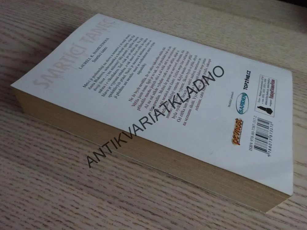 SMRTÍCÍ TANEC, LAURELL K. HAMILTONOVÁ, **an