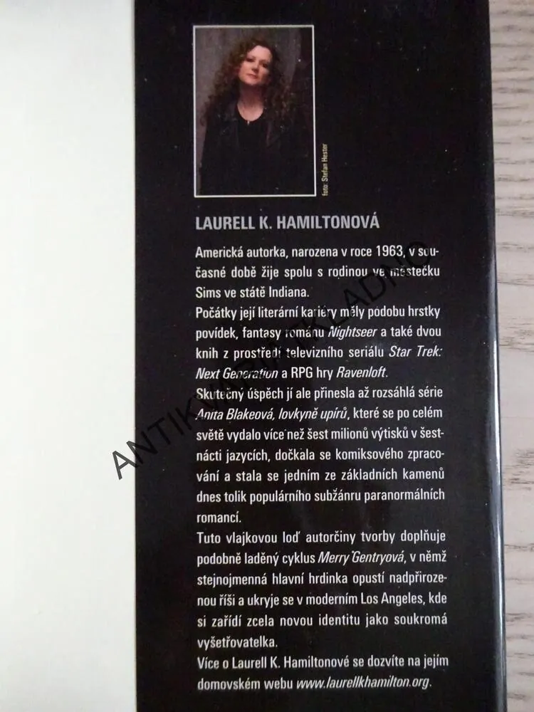 PROVINILÉ SLASTI, ANITA BLAKE, LAURELL K. HAMILOTONOVÁ, **an