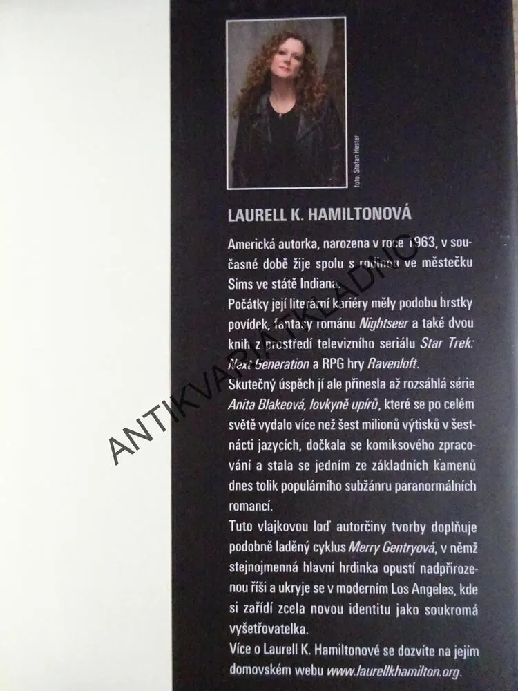 ROZESMÁTÁ MRTVOLA, ANITA BLAKE, LAURELL K. HAMILOTONOVÁ, **an