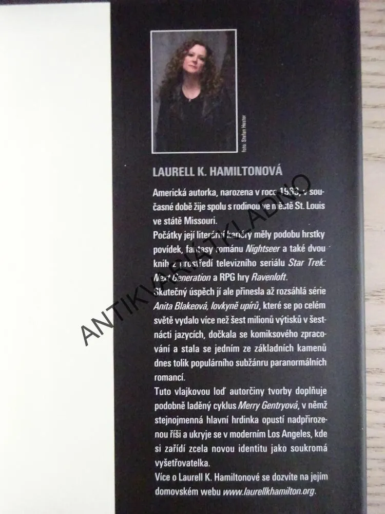 TEMNÁ KREV, ANITA BLAKE, LAURELL K. HAMILOTONOVÁ, **an