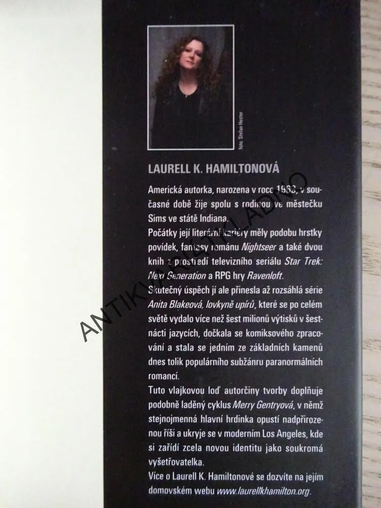 BLANKYTNÉ HŘÍCHY, ANITA BLAKE, LAURELL K. HAMILOTONOVÁ, **an