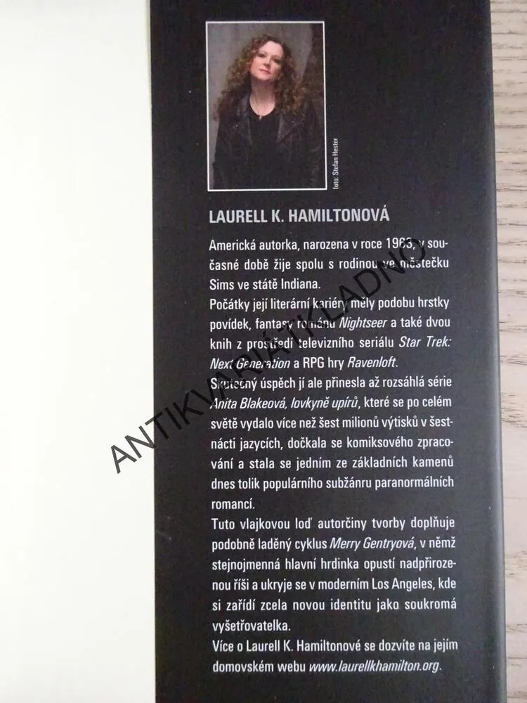 DANSE MACABRE, ANITA BLAKE, LAURELL K. HAMILOTONOVÁ, **an