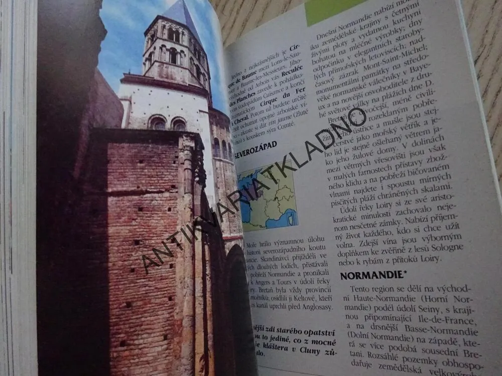 FRANCIE, KAPESNÍ PRŮVODCE, BERLITZ, **an