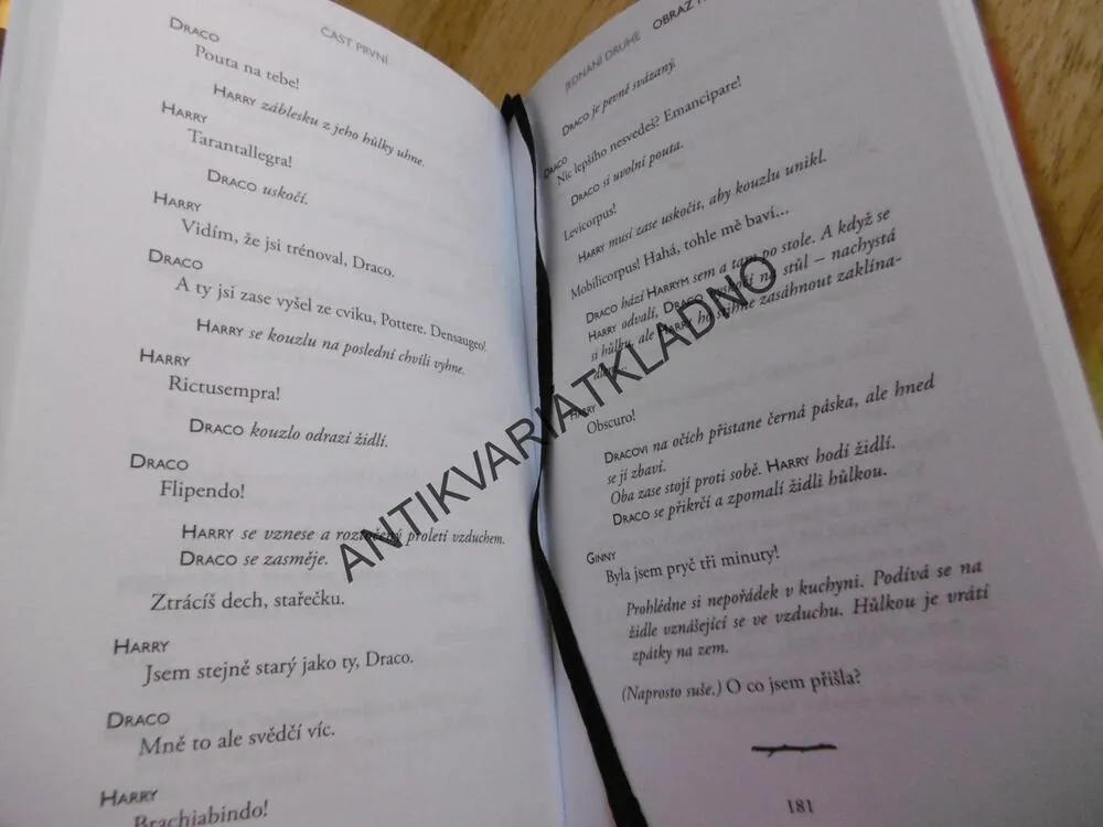 HARRY POTTER A PROKLETÉ DÍTĚ, J.K. ROWLINGOVÁ, **an