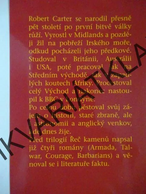 BÍLÝ PLÁŠŤ, ROBERT CARTER, **an