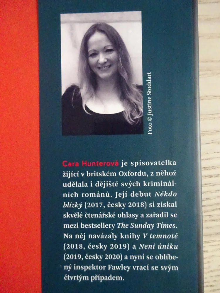 TAKOVÝ HNĚV, CARA HUNTEROVÁ, **an