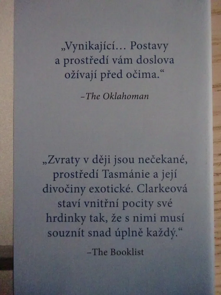 POSLEDNÍ NÁDECH, LUCY CLARKEOVÁ, **an