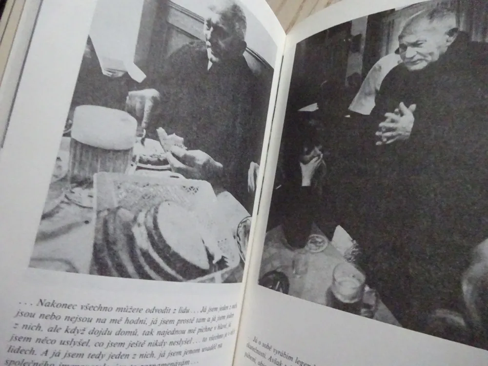 KLIČKY NA KAPESNÍKU, BOHUMIL HRABAL, **an