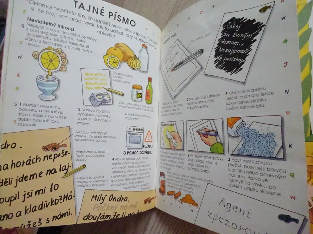 ŠPIÓNI, POJĎME SI HRÁT, **an