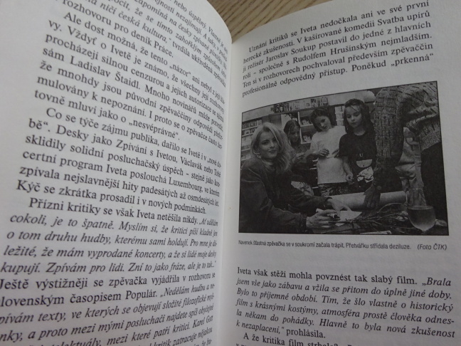 AKTA, PŘIPADÁM SI JAKO LOUTKA, ŽIVOTNÍ PŘÍBĚH ZPĚVAČKY IVETY BARTOŠOVÉ, ALENA SOBOTKOVÁ, EDUARD SVÍTIVÝ, **an