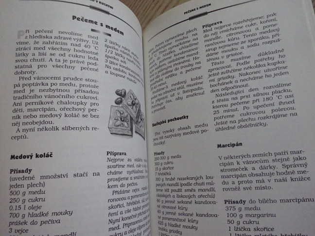 KNÍŽKA O MEDU, RASSO KNOLLEROVÁ, **an