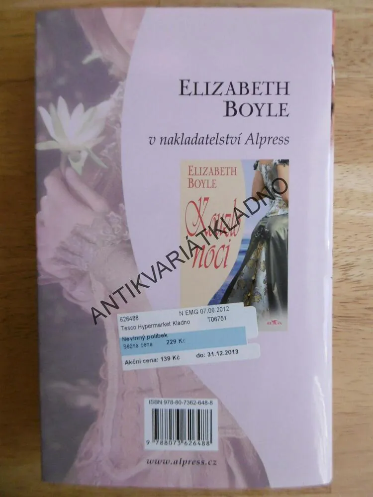 NEVINNÝ POLIBEK, ELIZABETH BOYLE