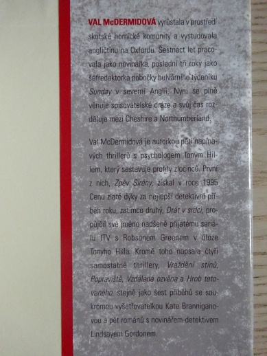 BEZ KRVE NA RUKOU, VAL MCDERMIDOVÁ, **an