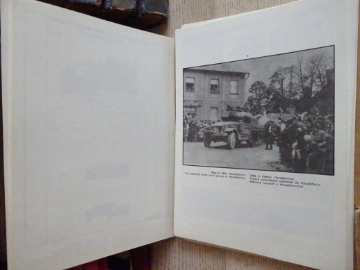 AMERICKÁ ARMÁDA 1945, OSVOBOZENÍ ZÁPADNÍCH ČECH VE FOTOGRAFIÍCH A DOKUMENTECH, **an