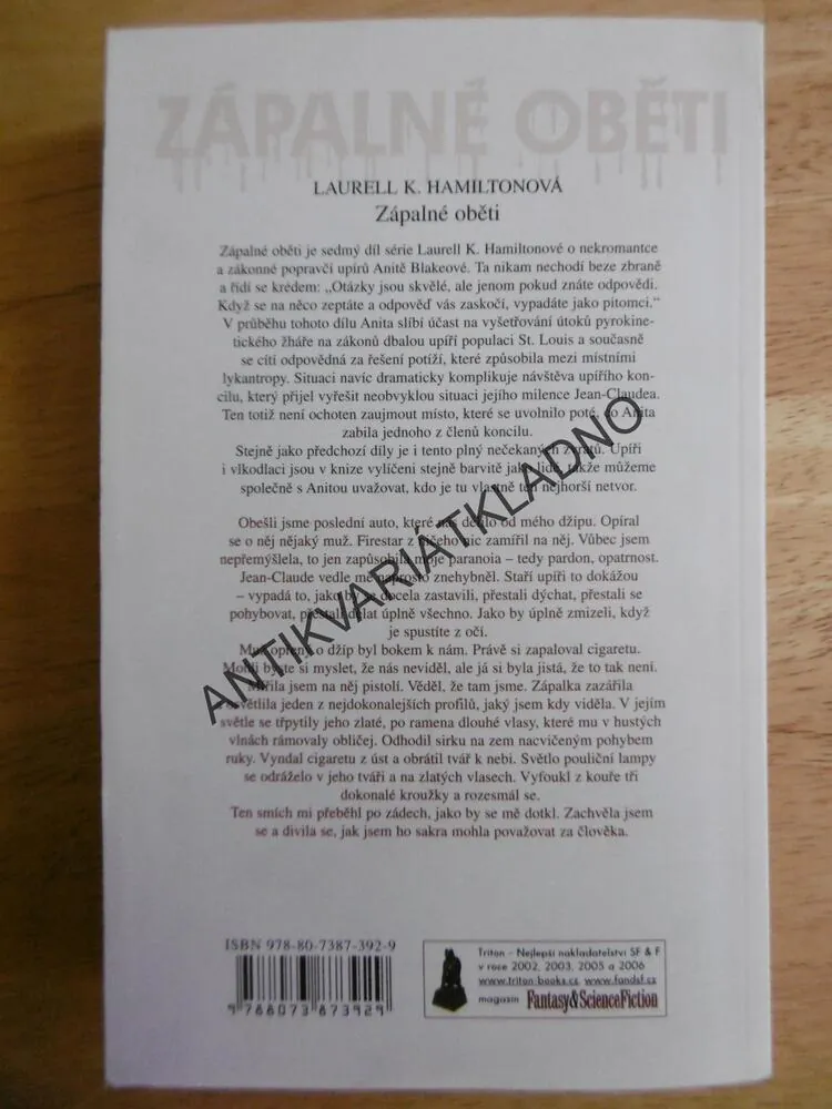 ZÁPALNÉ OBĚTI, LAURELL K. HAMILOTONOVÁ, **an