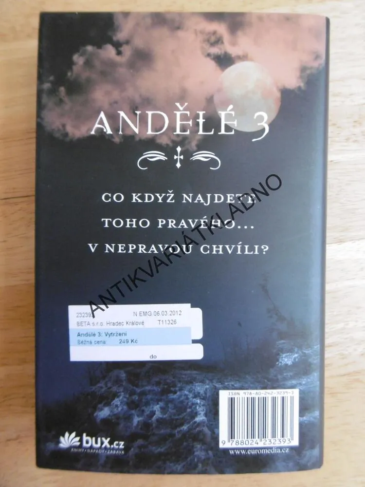 VYTRŽENÍ, LAUREN KATEOVÁ, **an