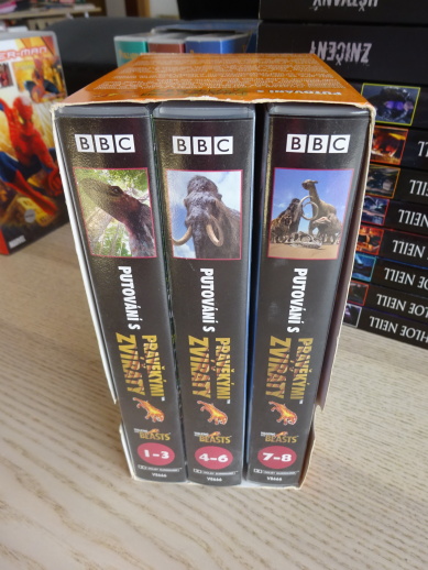 PUTOVÁNÍ S PRAVĚKÝMI ZVÍŘATY, 3X VHS VIDEOKAZETA