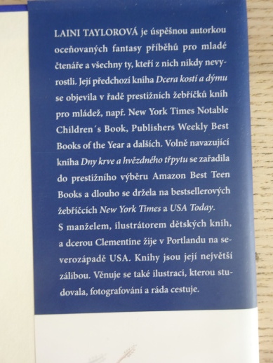 DNY KRVE A HVĚZDNÉHO TŘPYTU, LAINI TAYLOROVÁ, **an