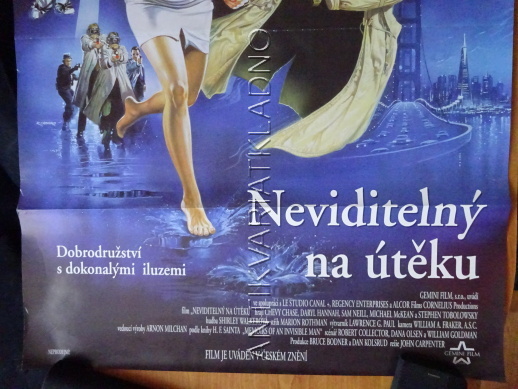 NEVIDITELNÝ NA ÚTĚKU, CHEVY CHASE, DARYL HANNAH, ILUSTRACE: CASARO, PLAKÁT 8C