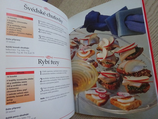 CHUŤOVKY, MALÉ A MILÉ POHOŠTĚNÍ, DR. OETKER, **an