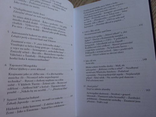 ČÍNSKÝ ROSWELL, HARTWIG HAUSDORF, **an