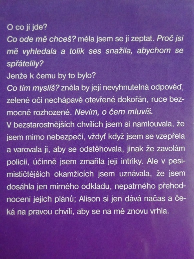 ŠEPOTY A LŽI, JOY FIELDINGOVÁ, **an