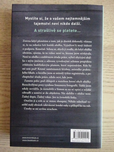 KDO O TOM VÍ?, LESLEY KARA, **an