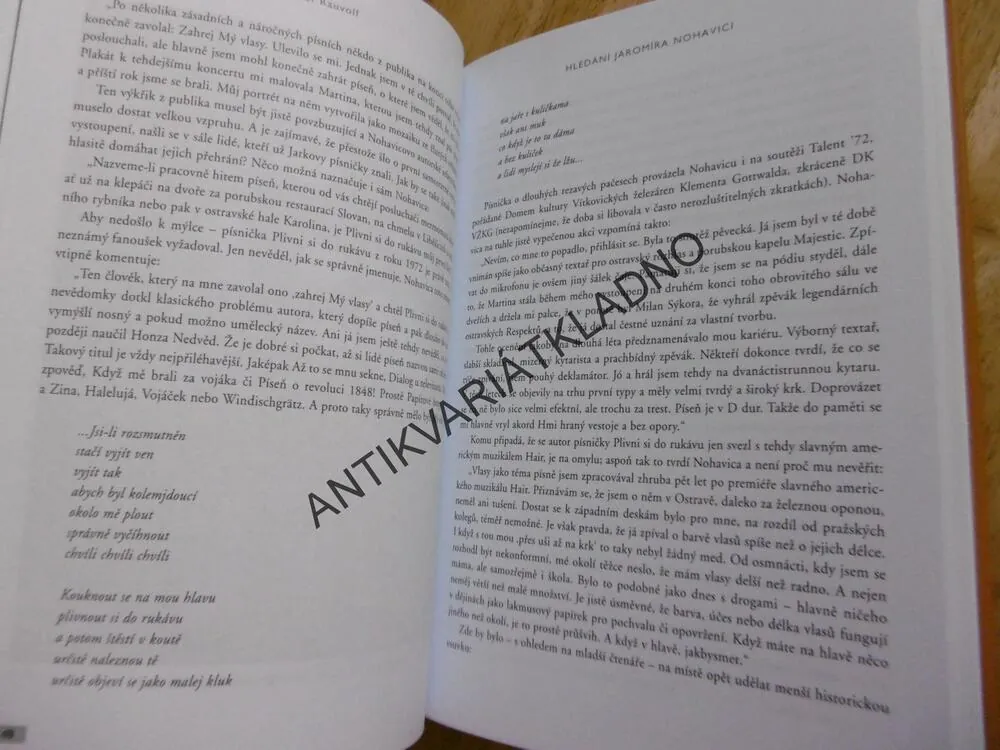 HLEDÁNÍ JAROMÍRA NOHAVICI, JOSEF RAUVOLF, **an