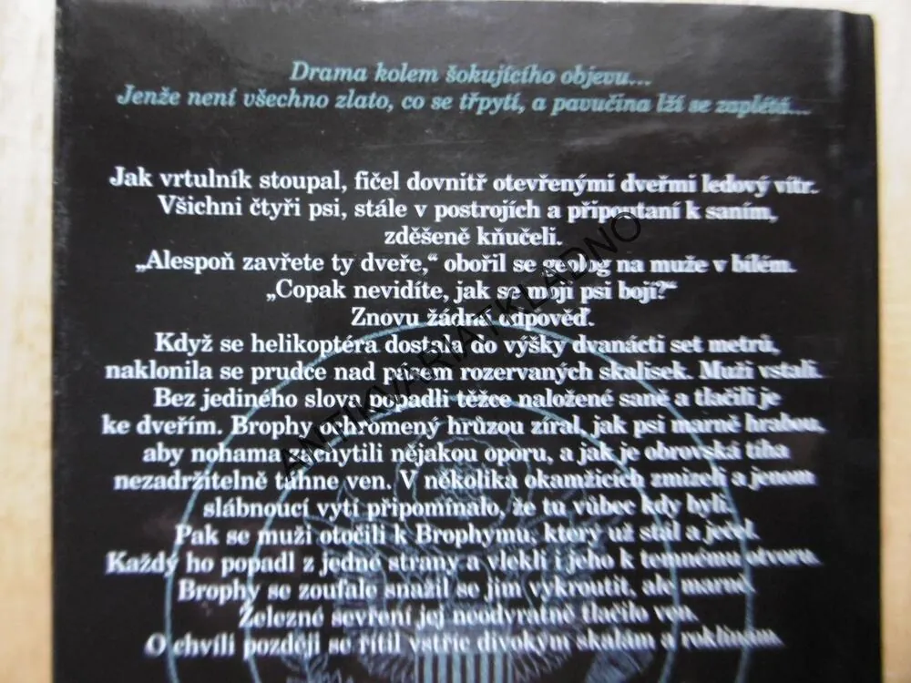 PAVUČINA LŽÍ, DAN BROWN,**an