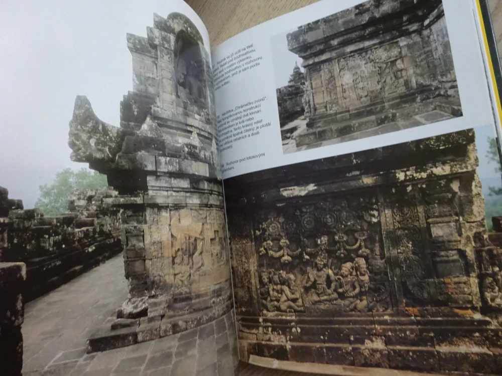 BOROBUDUR, KAMENNÁ LEGENDA BUDDHISMU, BEDŘICH FORMAN, **an