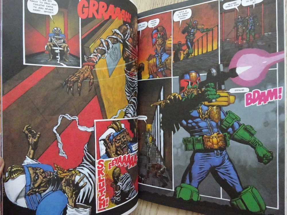 KOMIKS CREW, 8/98, JUDGE DREDD, SIN CITY, PERVERS PÉPÉRE
