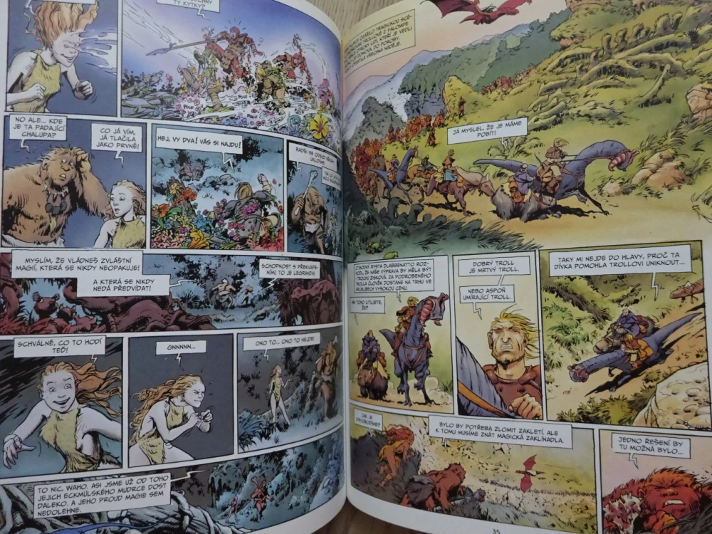 TROLLÍ VÁLKY, ZATROLLENÁ HISTORIE, ARLESTON A MOURIER, **an