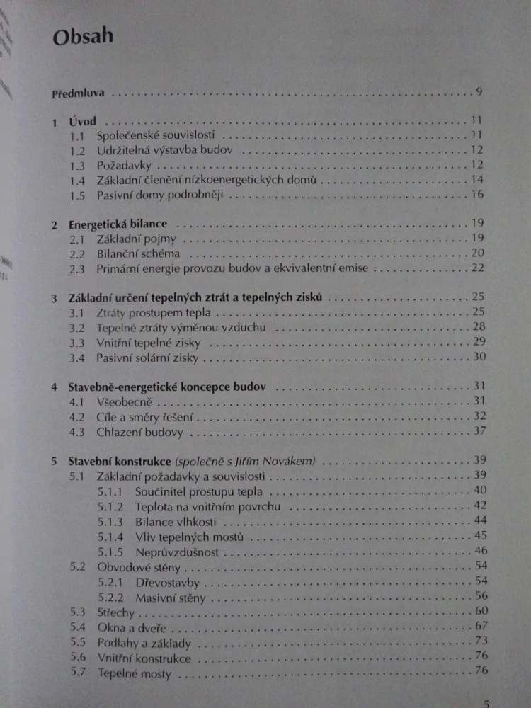 NÍZKOENERGETICKÉ DOMY, PRINCIPY A PŘÍKLADY, JAN TYWONIAK, EDICE STAVITEL, **an