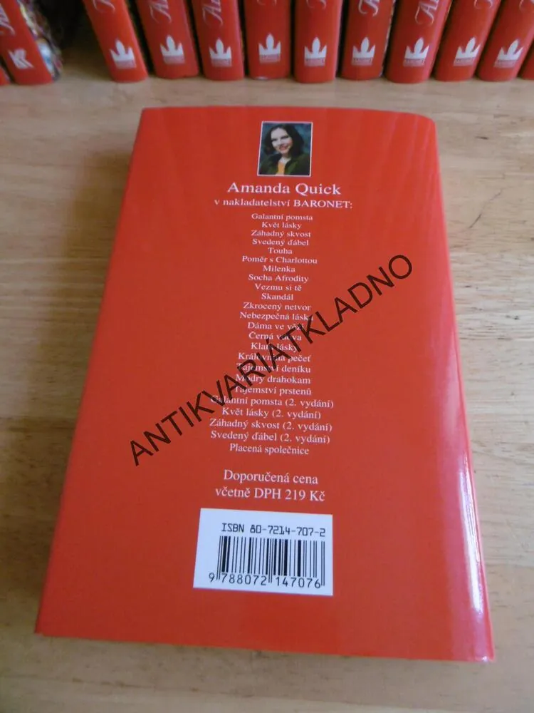 PLACENÁ SPOLEČNICE, AMANDA QUICK