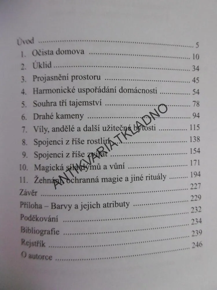 MAGIE PRO ŠŤASTNÝ DOMOV, TESS WHITEHURSTOVÁ, **an