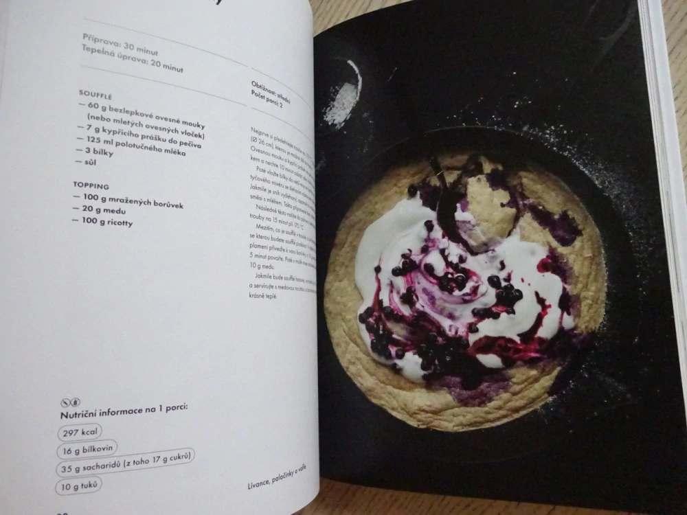 JÍME ZDRAVĚ A PEČEME S LÁSKOU, **an