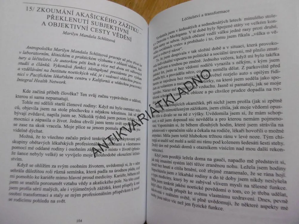 ZKUŠENOSTI S AKAŠOU, ERVIN LASZLO