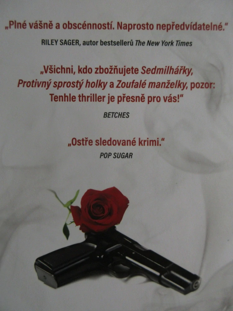 ŽENY NA LOVU, MAY COBBOVÁ, **an