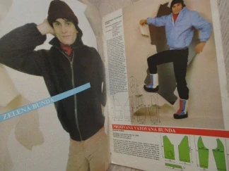 SPORTOVNÍ OBLEČENÍ, **an