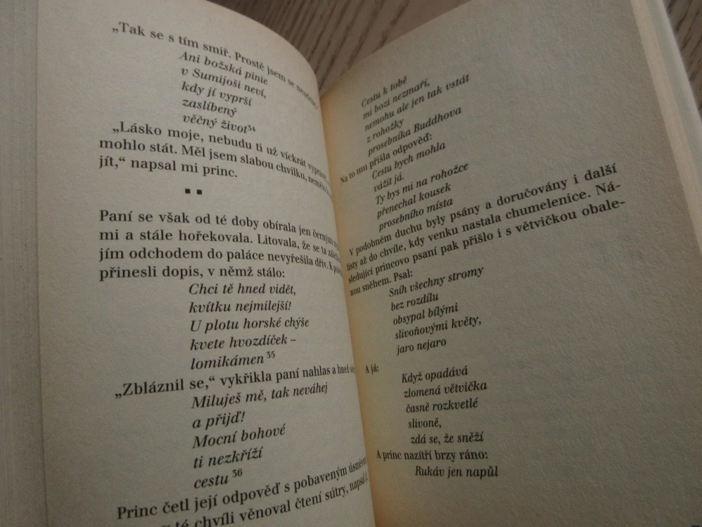 ZÁVOJE MLHY, IZUMI ŠIKIBU, **an