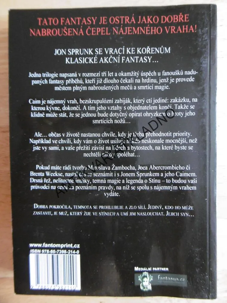 SYN STÍNU, JON SPRUNK, **an